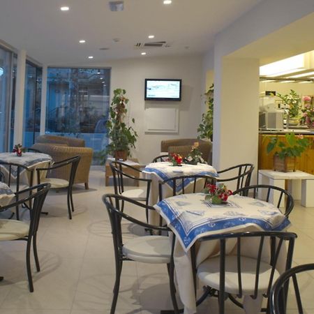 Hotel Nives Riccione Bagian luar foto