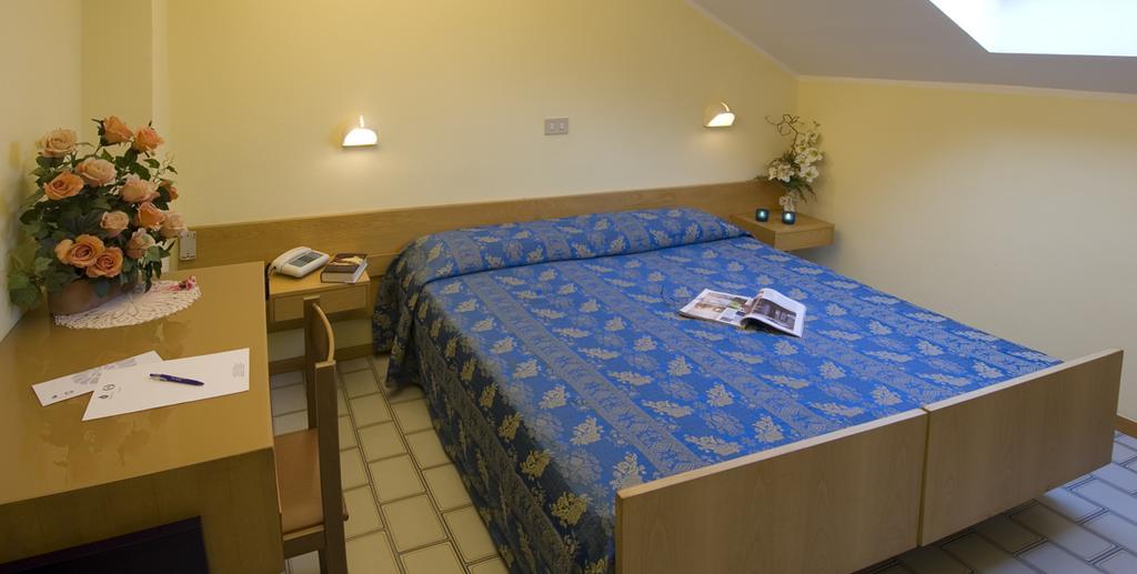 Hotel Nives Riccione Ruang foto