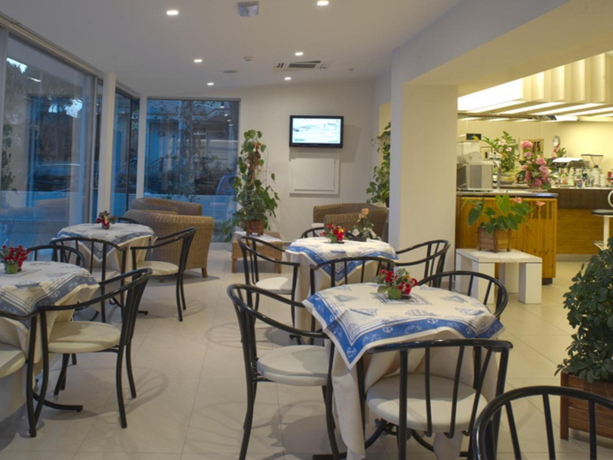 Hotel Nives Riccione Bagian luar foto