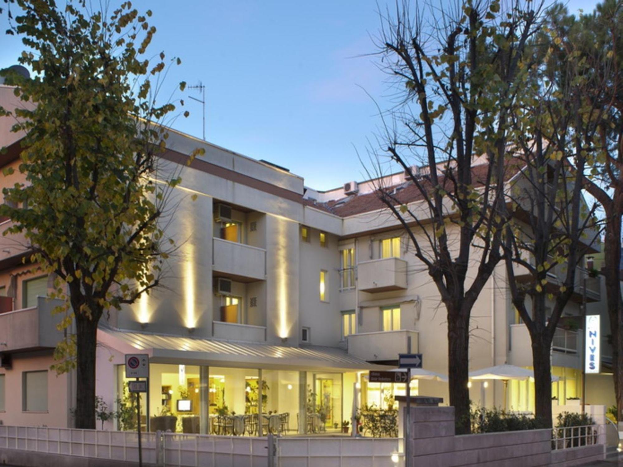 Hotel Nives Riccione Bagian luar foto