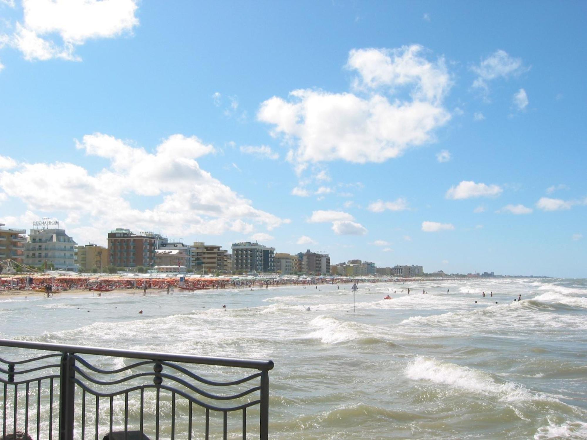 Hotel Nives Riccione Bagian luar foto