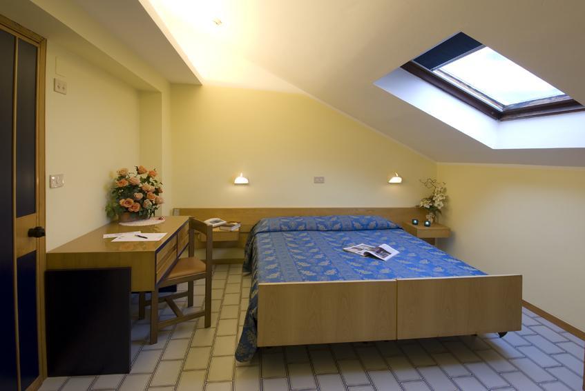 Hotel Nives Riccione Ruang foto