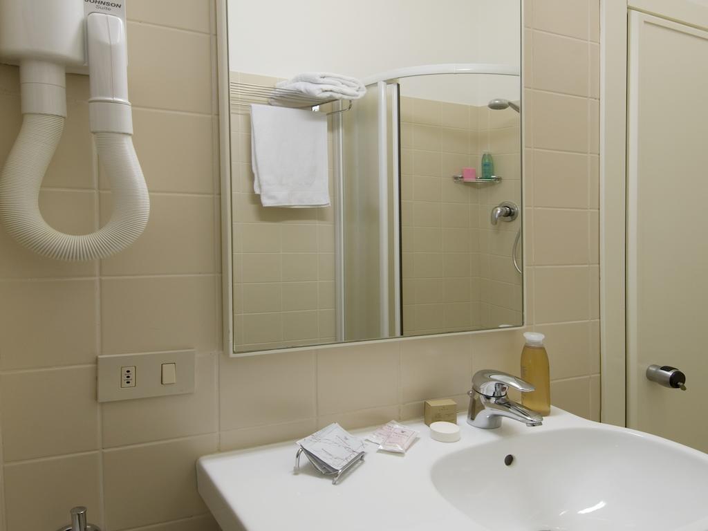 Hotel Nives Riccione Ruang foto